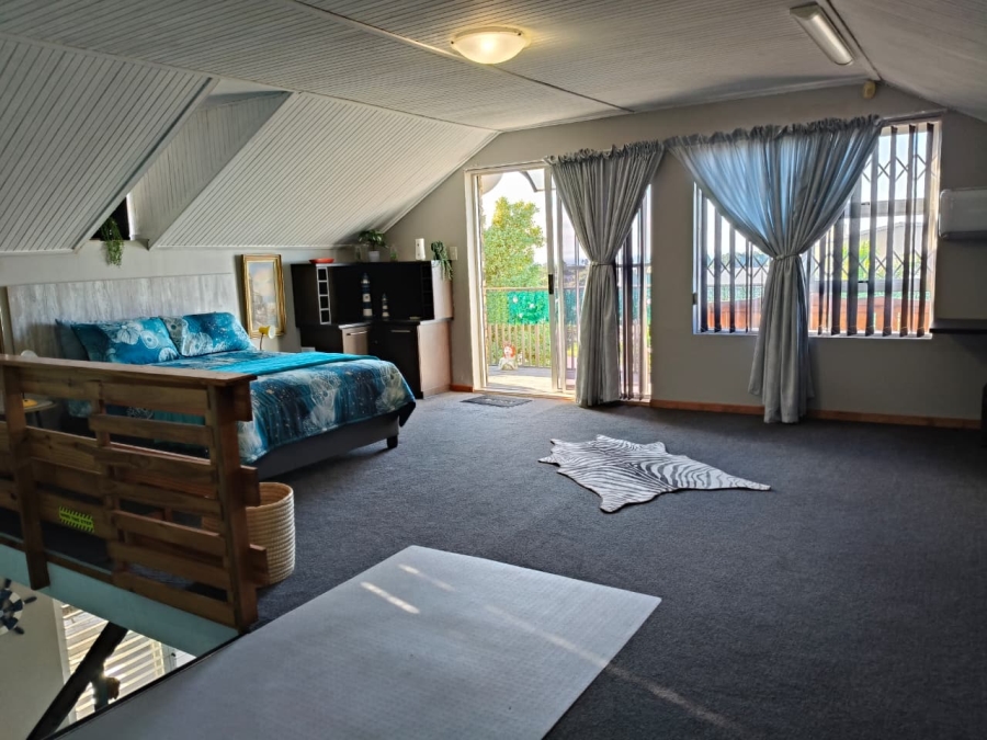 3 Bedroom Property for Sale in Wavecrest Eastern Cape